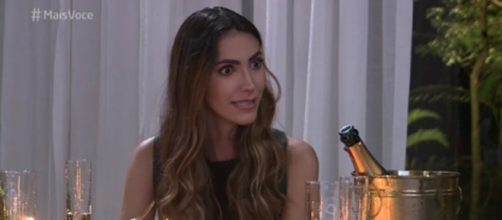 Mulher se mostrou irritada com a surpresa promovida pelo namorado. (Reprodução/ Rede Globo)