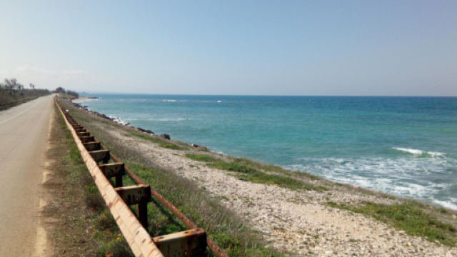 Brindisi, lite in spiaggia per i commenti su Facebook: due donne in ospedale