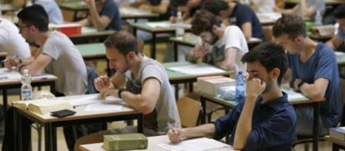 Maturità 2019, vietati shorts e cellulari