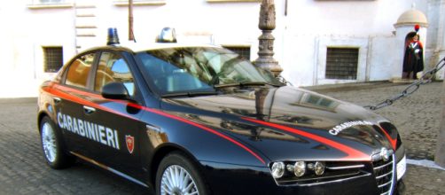 Roma, due persone trovate carbonizzate in un'auto a Torvajanica: si indaga