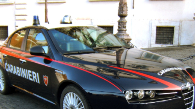 Roma, due persone trovate carbonizzate in un'auto a Torvajanica: si indaga