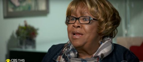 Mavis Staples sang stronger than ever on 'Saturday Sessions' and even sang for Anthony Mason. [Image source: CBSThisMorning-YouTube]