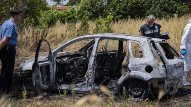 Roma, forse i corpi carbonizzati nell'auto sono di una mamma ed un suo amico | repubblica.it