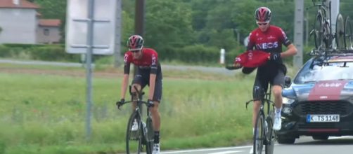 Chris Froome con Poels pochi attimi prima dell'incidente