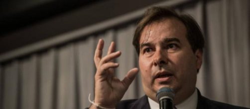 Rodrigo Maia fala que ficou 'perplexo' com tratamento de Guedes a Levy. (Arquivo Blasting News)