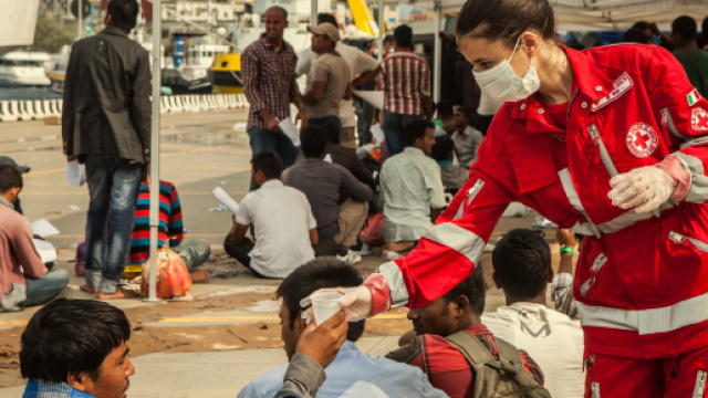Da Richard Gere al Manchester United, le donazioni per le Ong che si occupano di migranti.
