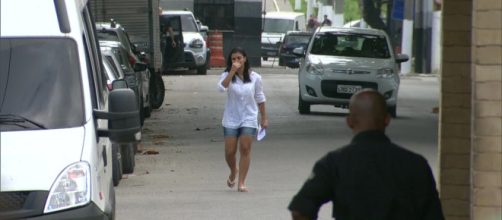 A jovem foi acusada por assaltar duas lojas de celulares em 2018 .(Reprodução/TV Globo)