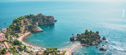 Catania, le mani della mafia sulle gite a Isola Bella: 31 arresti