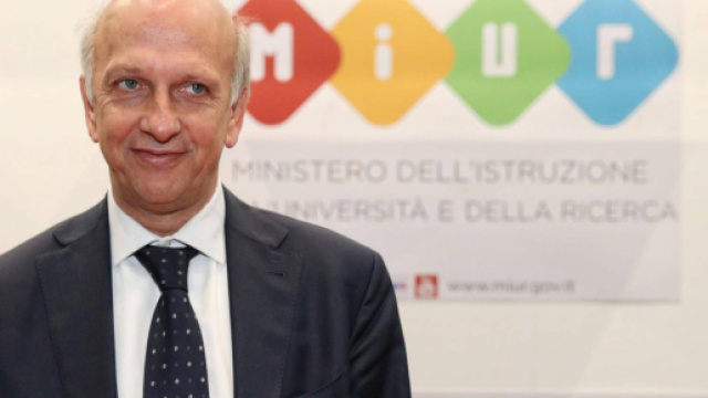 Scuola, Pas pure ai docenti di ruolo: intesa su abilitazione e concorsi, ma niente GaE.