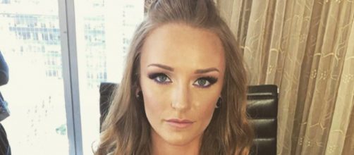 Maci Bookout poses while promoting 'Teen Mom OG.' [Photo via Maci Bookout/Instagram]