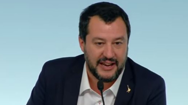 Matteo Salvini non indietreggia con le Ong.