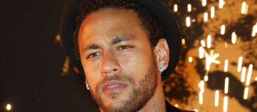 Neymar accusé de viol : le footballeur nie et crie au complot