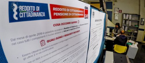 Prende reddito di cittadinanza e lavora in nero: denunciato .