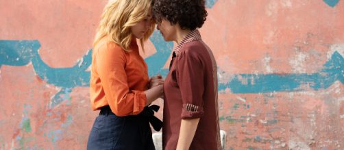 Un simple beso entre dos mujeres ha provocado polémica en Marruecos