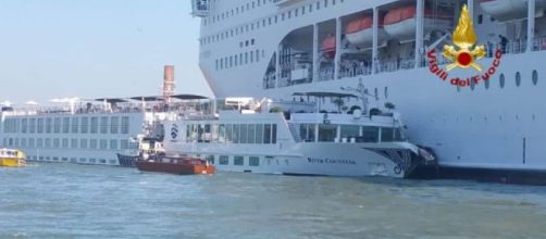 Venezia, crociera urta contro battello turistico nel canale della Giudecca