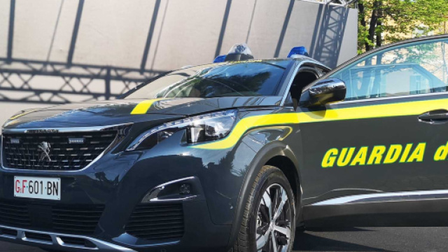 Brindisi, un chilo di cocaina e 50mila euro in contanti: arrestata una coppia