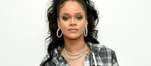 Rihanna 'trolea' a sus seguidores con una colección de camisetas. / exacr.com