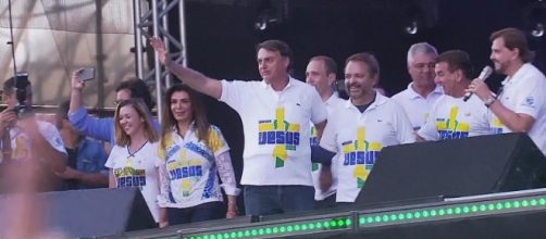 Bolsonaro marca presença na Marcha Para Jesus. (Reprodução/ TV Globo)