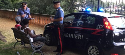 Trento, tenta di ferire con un coccio di vetro un carabiniere durante una rissa, arrestato