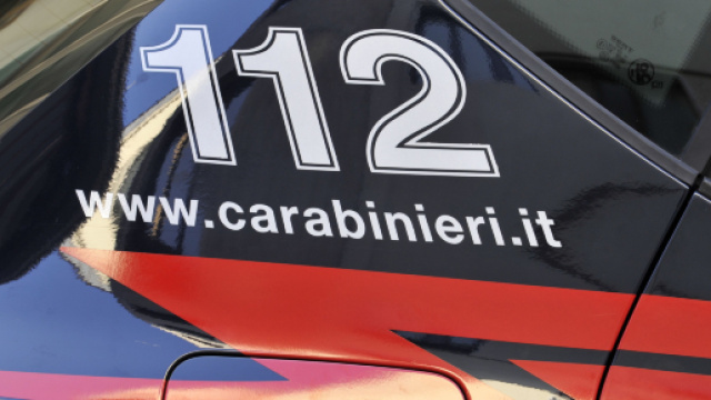 Bari, diffonde sui social foto intime della ex e d&agrave; fuoco alla sua auto: arrestato