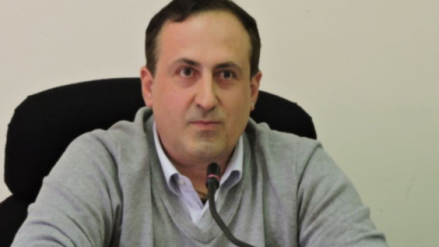 Esplosione a Rocca di Papa, &egrave; morto il sindaco Emanuele Crestini. Salvini propone la medaglia d'oro. Ci sono tre indagati per omicidio colposo.