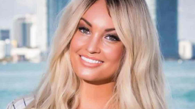 Les Anges 11 : Aur&eacute;lie Dotremont prend une d&eacute;cision radicale et enl&egrave;ve sa perruque.