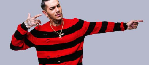 Emis Killa finisce sotto accusa