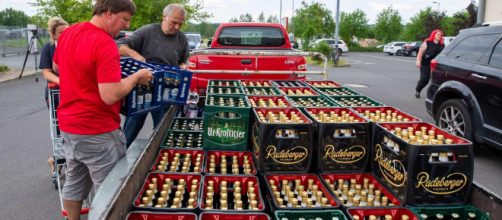 Germania: abitanti comprano tutta la birra del paese per boicottare il festival neonazista