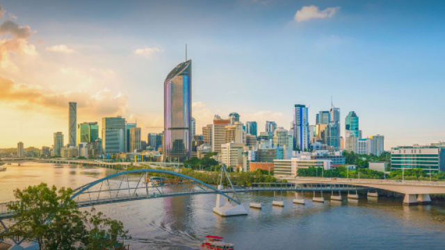 Australia, dimentic&ograve; la bara sul furgone perdendola per strada: multa salatissima