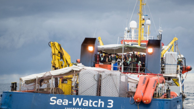 Lampedusa, emergenza migranti: la Sea Watch 3 vuole forzare il blocco