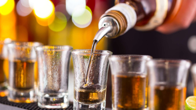 Milano, ragazza ubriaca urla e chiede aiuto dal balcone: salvata dalla Polizia