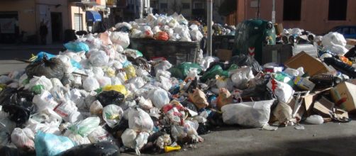 Emergenza rifiuti: ha parlato il governatore della Campania De Luca. foto - tp24.it