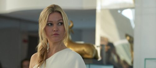 Julia Stiles nei panni della protagonista di Riviera