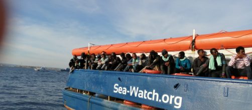 Migranti, la Sea Watch 3 lancia una raccolta di fondi per pagare un'eventuale sanzione
