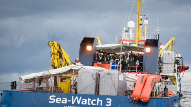 Da 13 giorni confinati in mare, il capitano della Sea Watch ... - giustizianews24.it