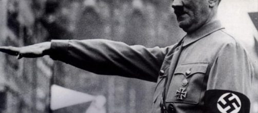 El profesor, que hizo la foto del saludo nazi, ha sido suspendido