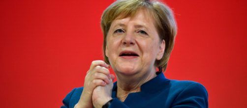 Un nuevo temblor de Merkel pone en duda su estado de salud