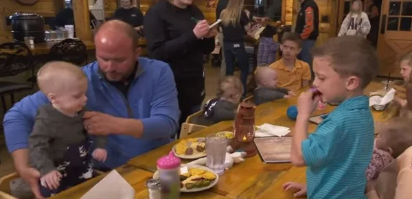 Valentine's day plans go awry for the Sweet Home Sextuplets - Image credit - TLC / YouTube