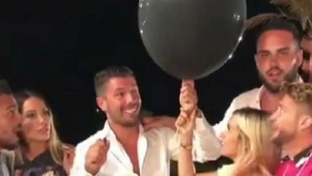 Carla moreau enceinte d'une fille