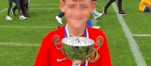 Bambino di 10 anni muore mentre gioca a calcio con gli amici: fatale un infarto - Il Mattino