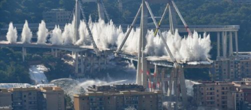 Genova, demolito il Ponte Morandi