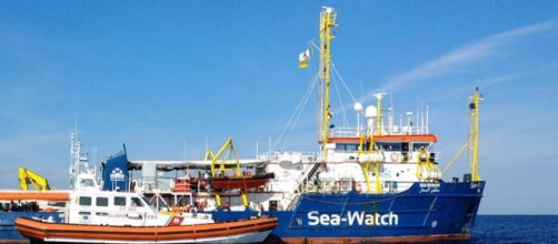Nave Sea Watch 3 a un miglio da Lampedusa