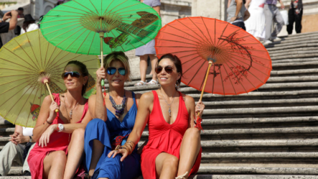 Caldo da record, bollino rosso per 16 citt&agrave;: temperature tra i 32&deg; e 38&deg;