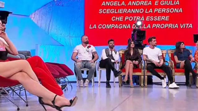 Esterna di Andrea e Klaudia - 29 marzo 2019 - Uomini e Donne ... - dailymotion.com