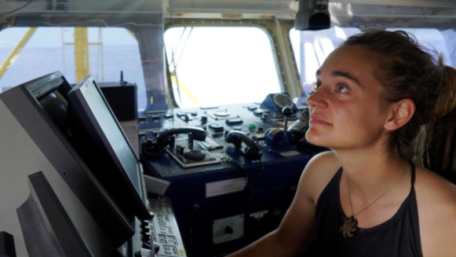 Sea Watch, la capitana Carola Rackete indagata, i migranti per adesso non sbarcheranno