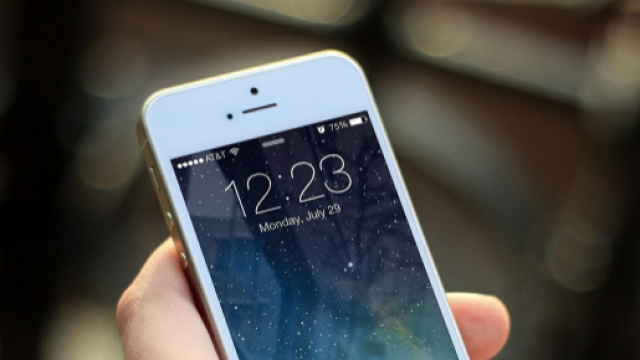 Da luglio aumenti fino a 3 euro al mese per telefoni fissi e cellulari.