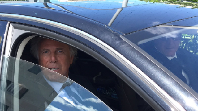 Enrico Preziosi prende Pinamonti dall'Inter, i tifosi gli chiedono di vendere il Genoa (Foto Twitter - Marco Bovicelli)