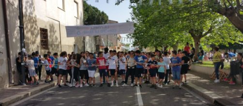 Gonnosfanadiga, Corsa contro la fame, 7 giugno: alunni e dirigente scolastico.