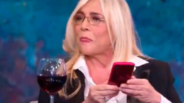 Che tempo che Fa, Mara Venier deride Fabio Fazio: 'Sono in diretta da Fazio, per adesso è su Rai1'.