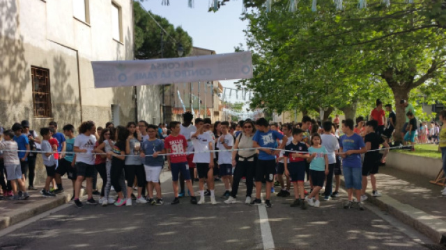 Gonnosfanadiga, Corsa contro la fame, 7 giugno: alunni e dirigente scolastico.